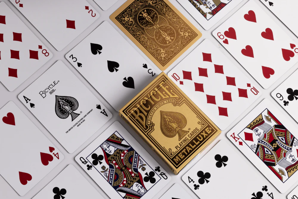 Bicycle Metalluxe (Holiday Gold) Playing Cards - Image 4
