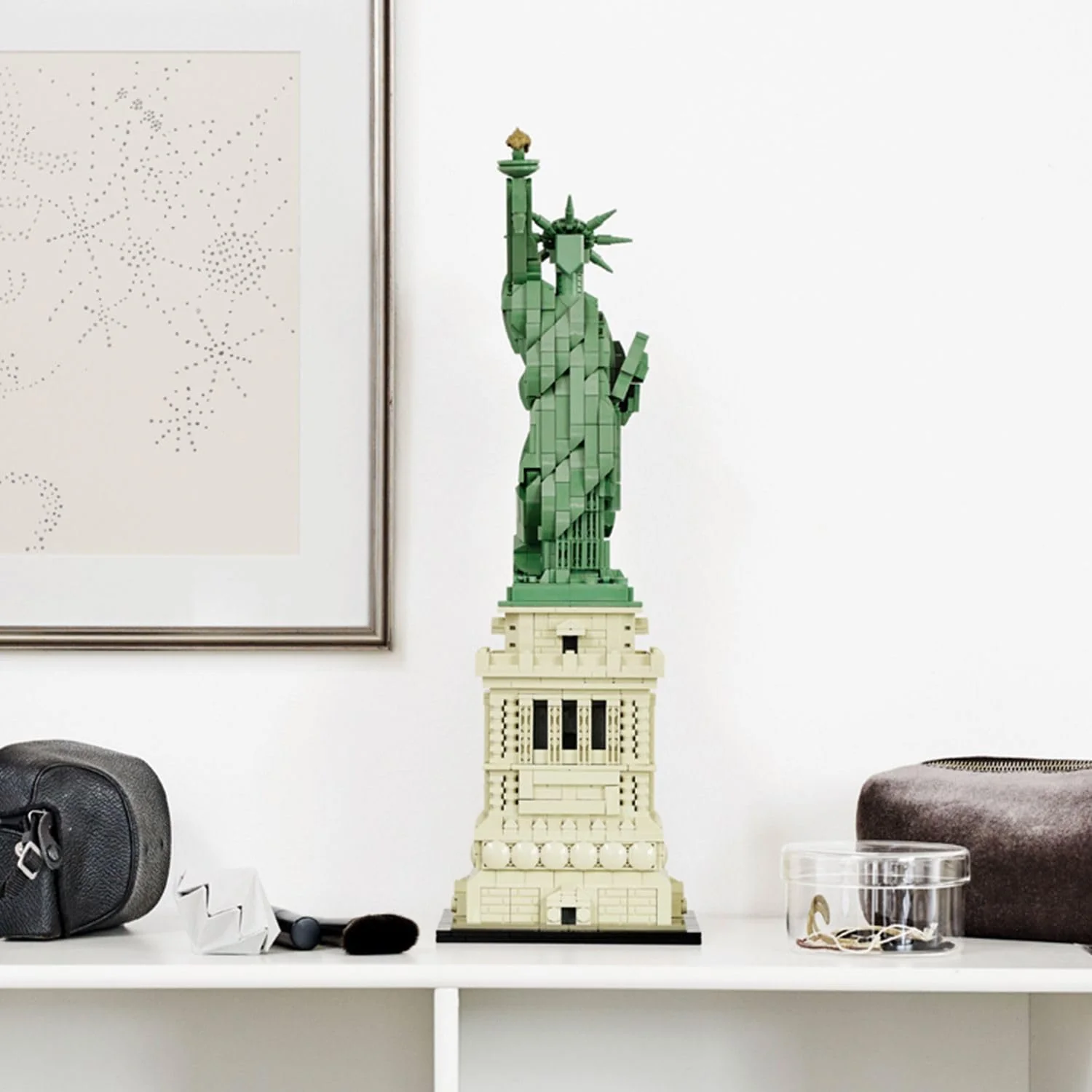 LEGO Architecture: Statue of Liberty Set 21042 - Image 2