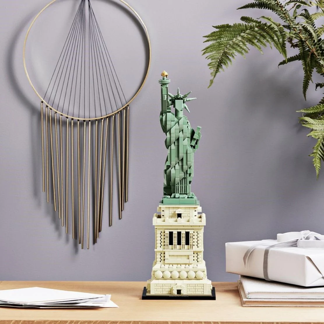LEGO Architecture: Statue of Liberty Set 21042 - Image 4