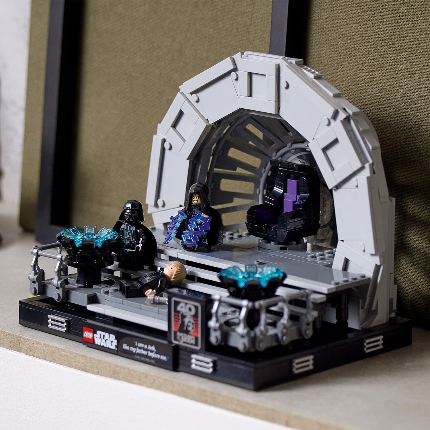 LEGO Star Wars: Emperor's Throne Room Diorama 75352 (RETIRED PRODUCT) - Image 8