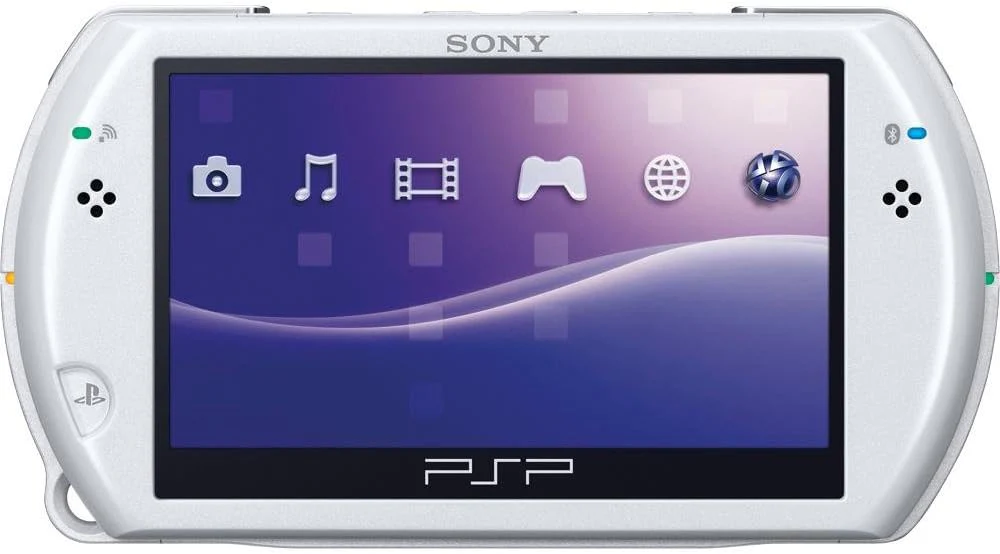 PSP Go Pearl White (Pre-Owned) - Image 2